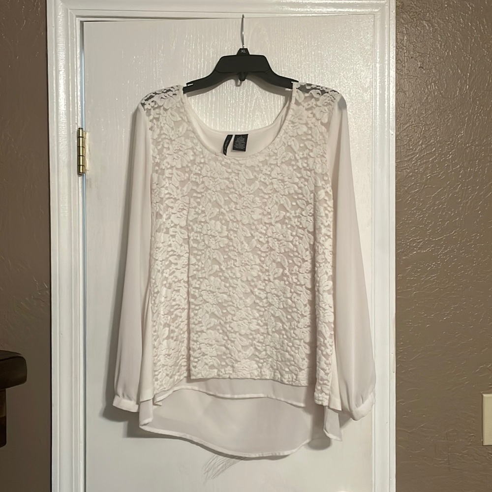 New Direction. White sheer sleeves with flower design. Large